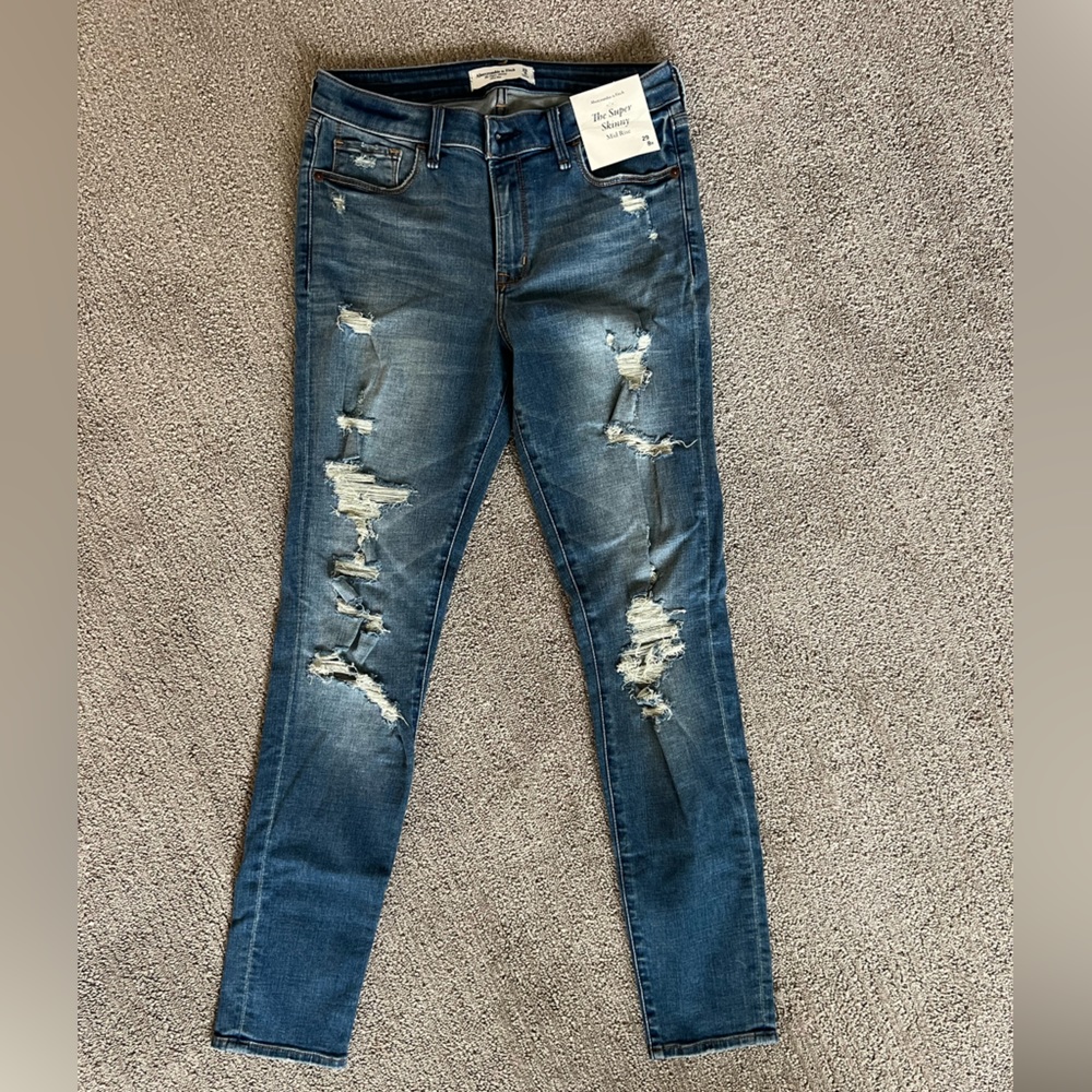 NEW - Abercrombie mid-rise skinny ankle jean